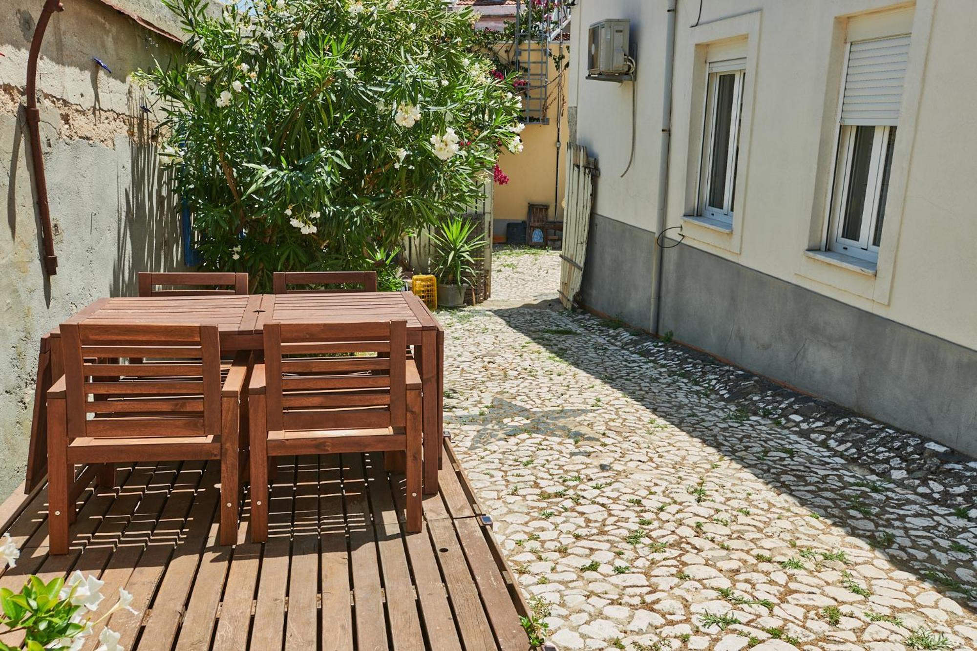 The Back Yard Nest Appartement